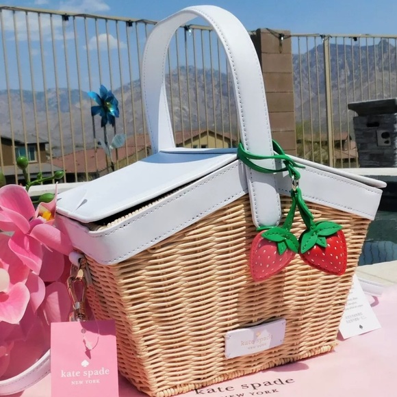Kate spade wicker picnic basket NWT strawberry - Picture 5 of 10